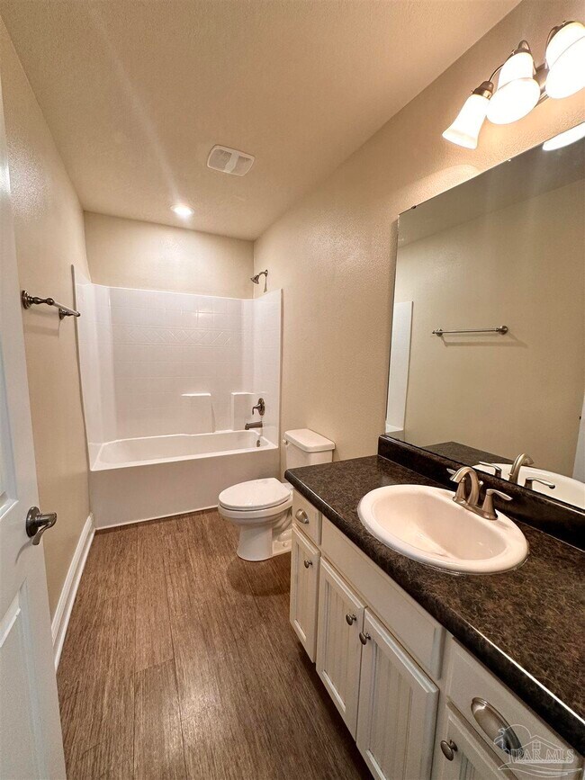 Building Photo - 13 Elegans Ave