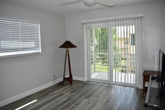Building Photo - 185 Burgandy Way