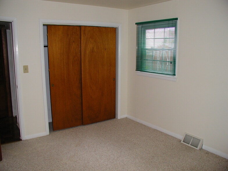 Building Photo - 29 Knapp Ave