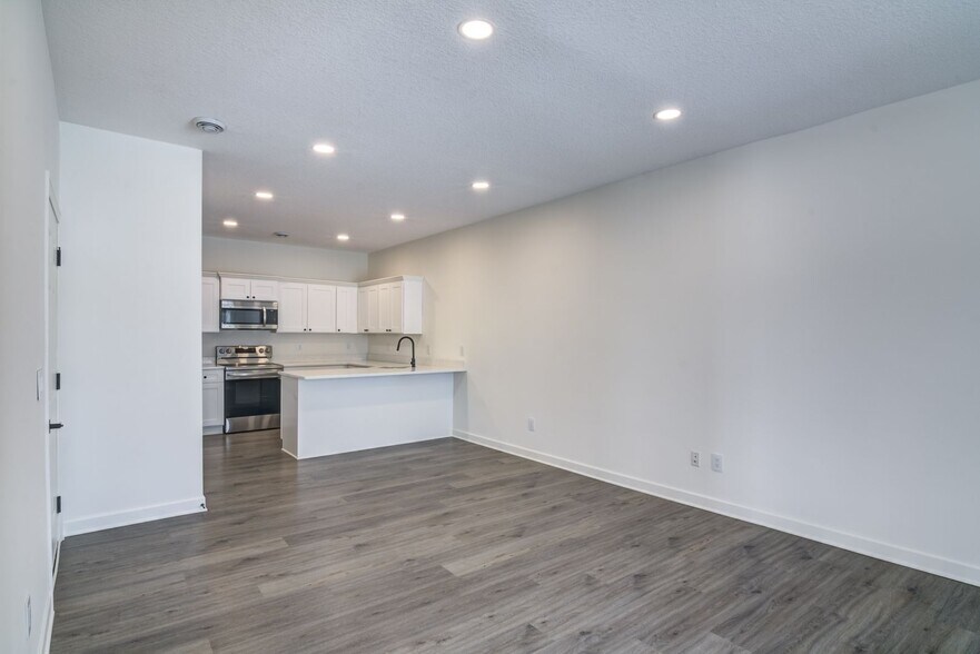 Building Photo - 2550 Dawes Place