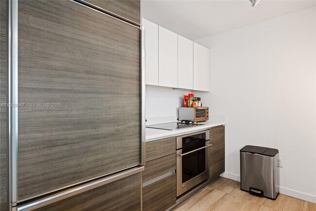 Building Photo - 1100 S Miami Ave