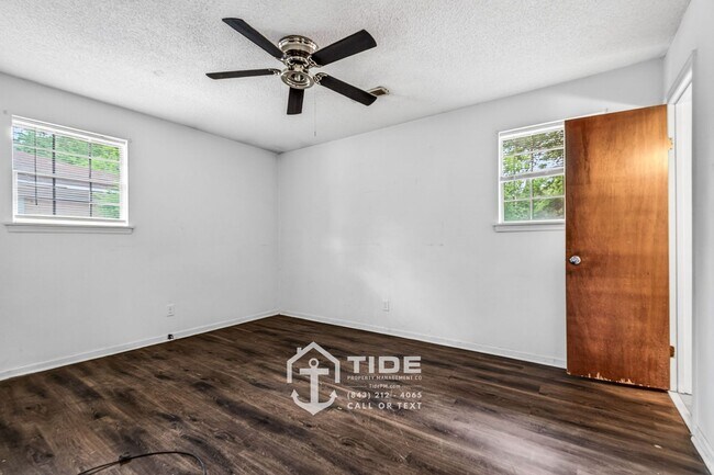 Building Photo - 123 E Edgefield Dr