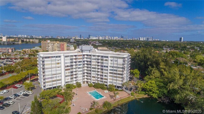 Building Photo - 1300 NE Miami Gardens Dr