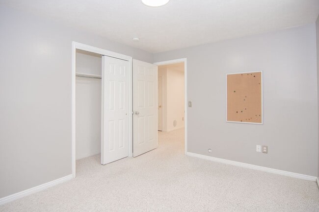 Building Photo - Gorgeous Bountiful Home w/ Solar & 3 Car Garage