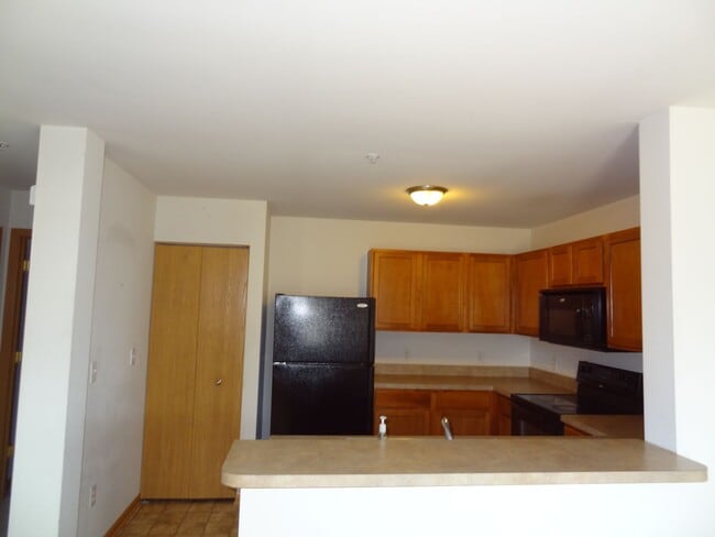 Building Photo - Wonderful 2 bed 2 bath family home. One ca...