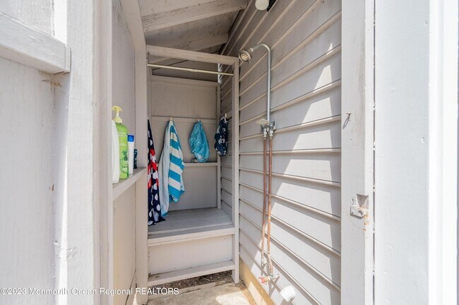 Building Photo - 623 Brooklyn Blvd