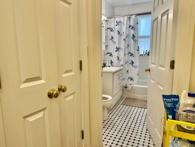 Building Photo - 4 Park Vale Ave