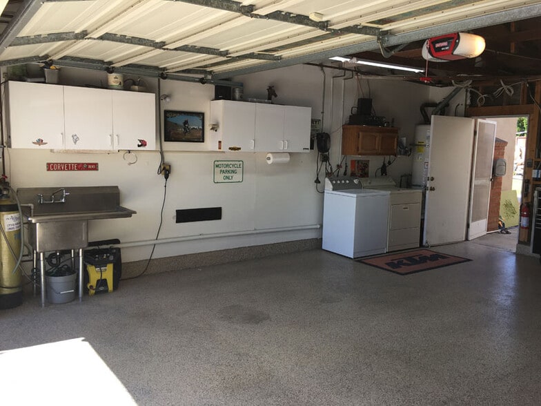 Building Photo - 498 Pierpont Dr