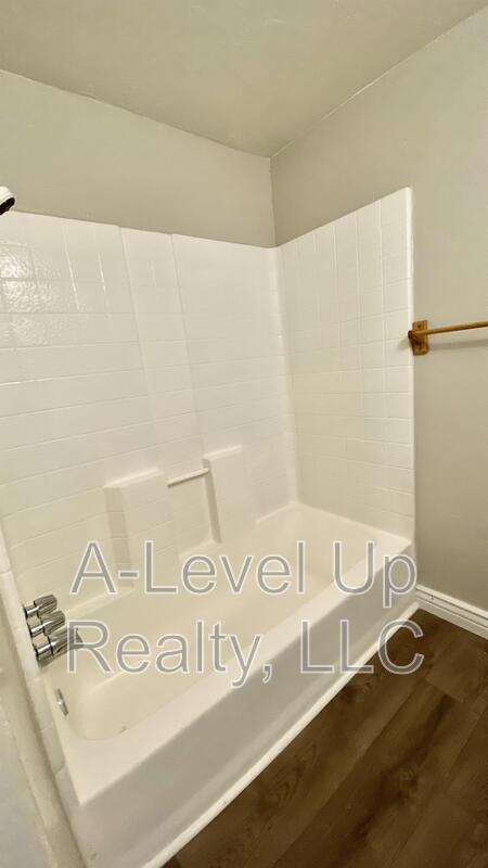 Building Photo - 3909 S 14th Ave