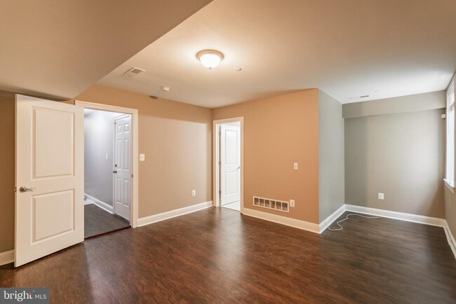 Building Photo - 204 Shawmont Ave