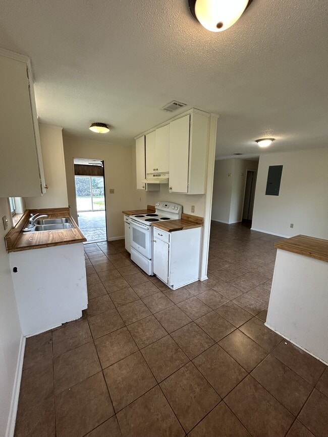 Building Photo - 1308 Wendy Linda Dr