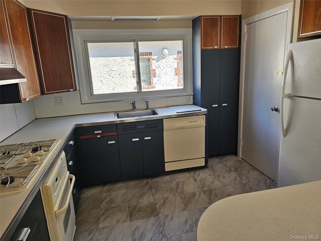 Building Photo - 65 Belmont Ave