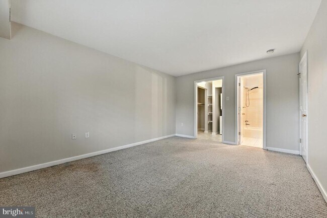 Building Photo - 206 Victor Pkwy