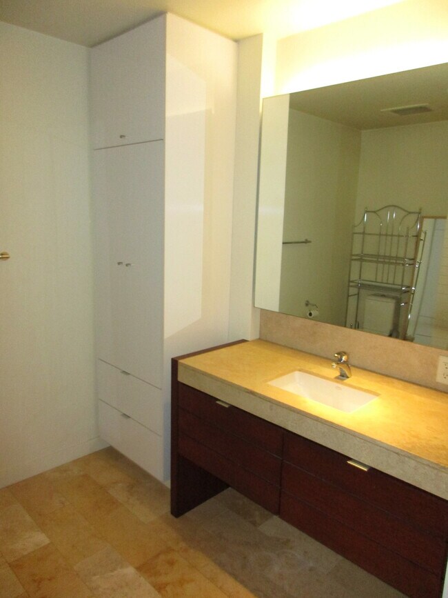 Building Photo - **ONE MONTH FREE** Meriwether West - North facing studio with river/bridge views/parking/amenitie...