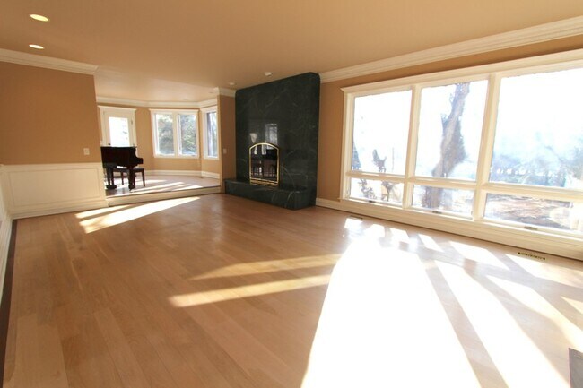 Building Photo - 3333 Deer Hollow Dr