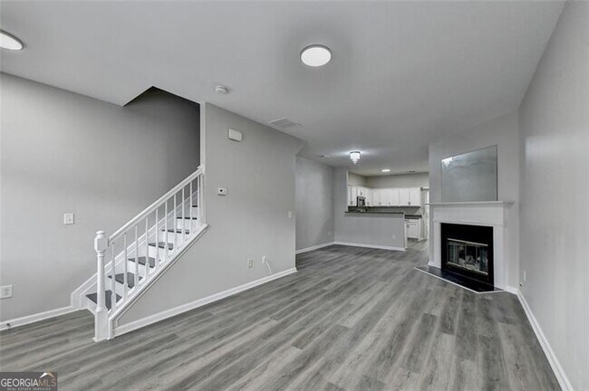 Building Photo - 903 Redwood Dr