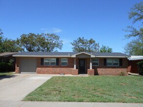 Building Photo - Pre-Leasing for Summer/Fall 2025!