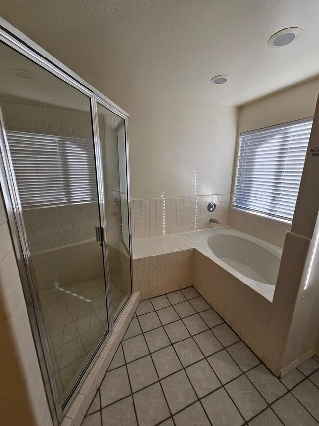 Building Photo - 231 Rosita St