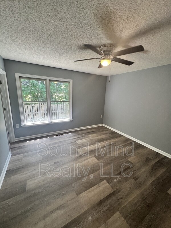 Building Photo - 117 Mary Cir