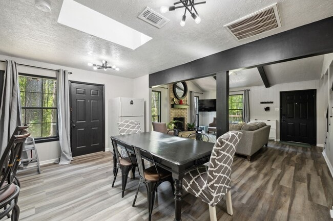 Building Photo - 10 Boat Launch Rd