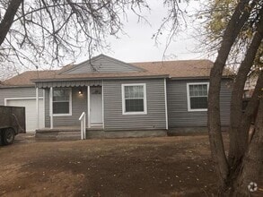 Building Photo - 3 bed 1 bath with 1 car garage!