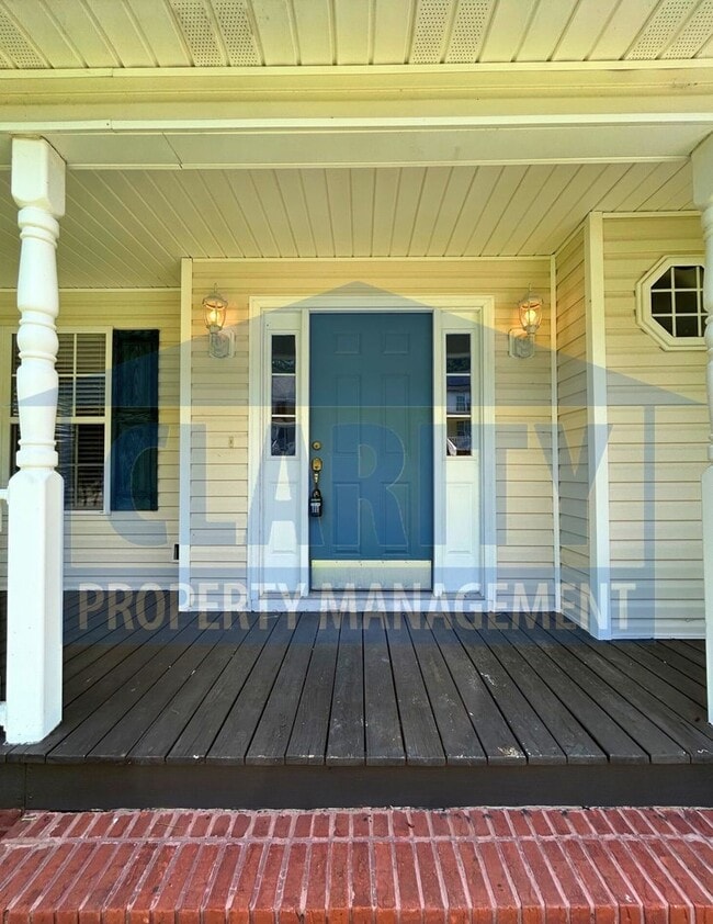 Building Photo - Beautiful three bedroom home in North Clev...