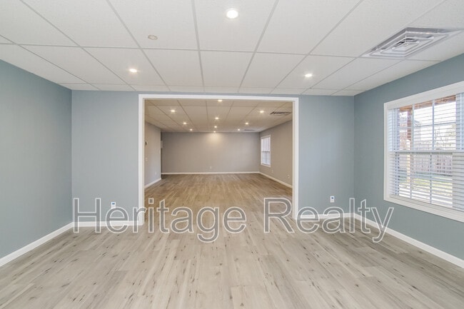 Building Photo - 880 Glenfield Dr