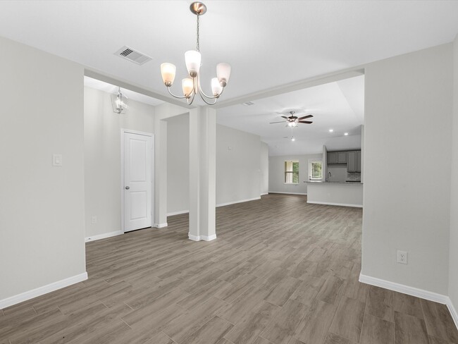 Building Photo - 46 Fairway Dr