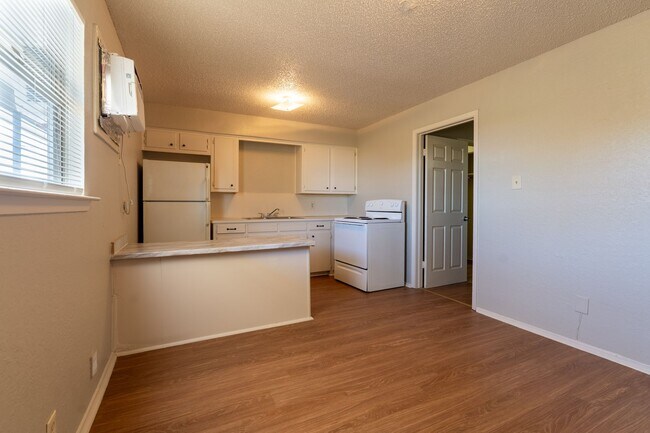 Building Photo - College Park Apartments