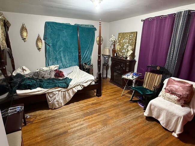 Building Photo - Beautiful 6 Bed, 3 Bath House; W/D Include...