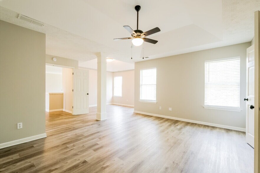 Building Photo - 27 Polo Fields NE