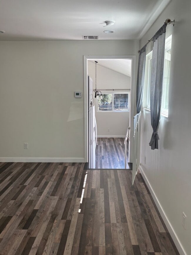 Building Photo - Great Location! A Must See 2 Bedroom/ 2 Ba...