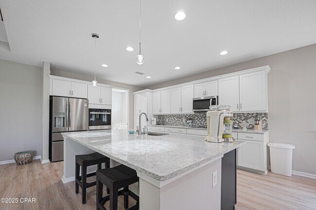 Building Photo - 9431 Paradise Dr