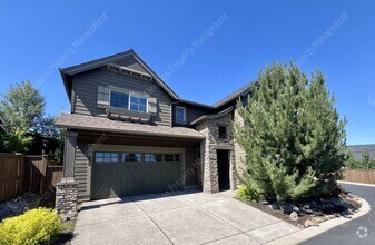 Building Photo - 4 BR - 2.5 BA Luxury Golf Course Living on...