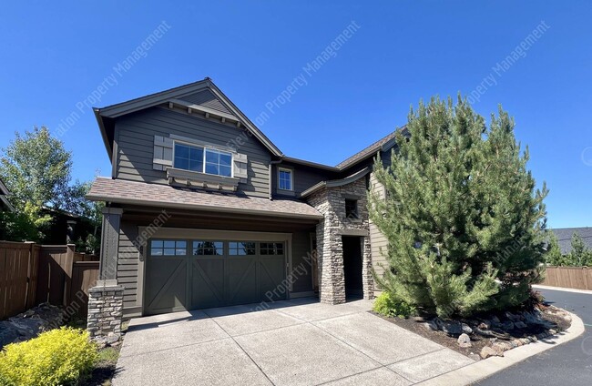 Primary Photo - 4 BR - 2.5 BA Luxury Golf Course Living on...