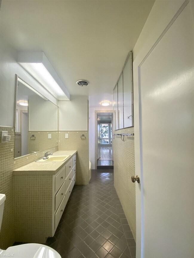 Building Photo - 3 br, 1 bath House - 95 Cragmont Ave