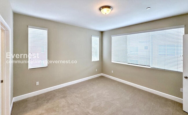 Building Photo - 428 Whistler Pl