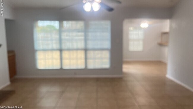 Building Photo - 501 Lantana Dr