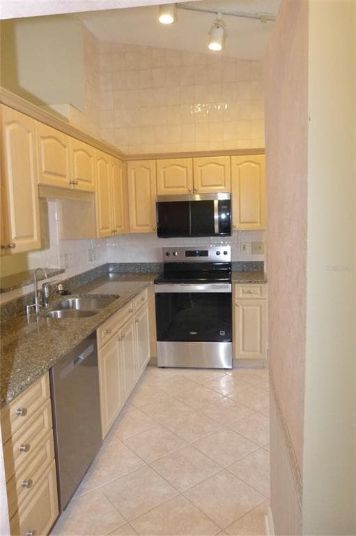 Building Photo - 1481 Cairn Ct