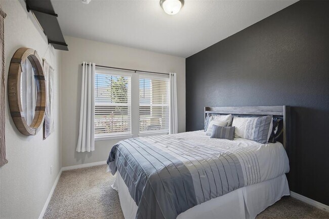 Building Photo - 904 View Dr