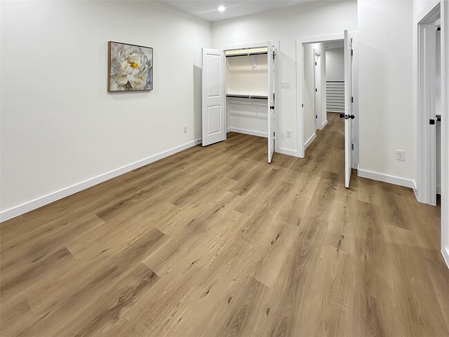 Building Photo - 6004 Bacher St