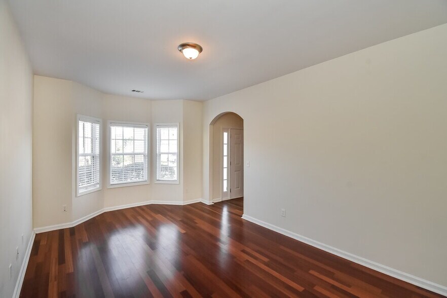 Building Photo - 2601 Muskeg Ct SW