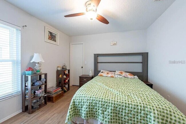 Building Photo - 9415 Pebble Glen Ave