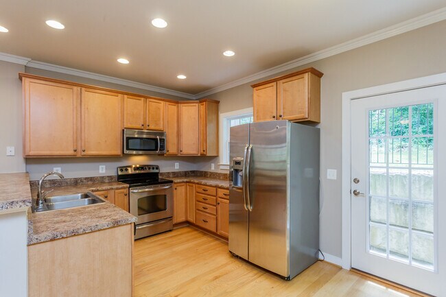 Building Photo - 154 Brookwood Dr
