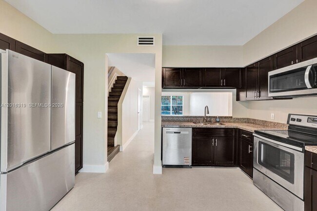 Building Photo - 43 Simonton Cir