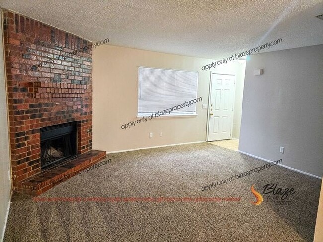 Building Photo - Spacious Two Bedroom
