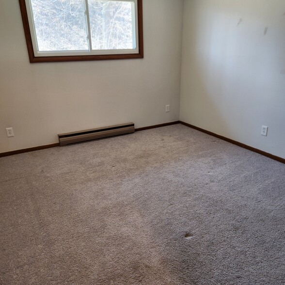 Bed room 1 - 524 Marshal Ct