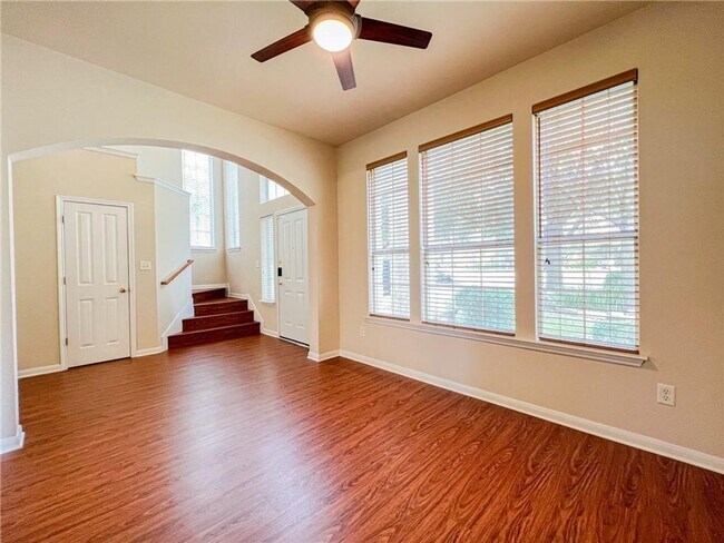 Building Photo - 1009 Hidden View Pl