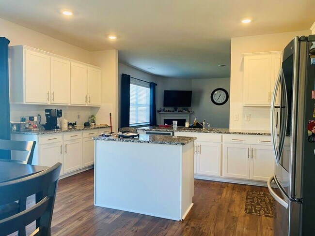 Building Photo - Spacious Newer Construction In Candler