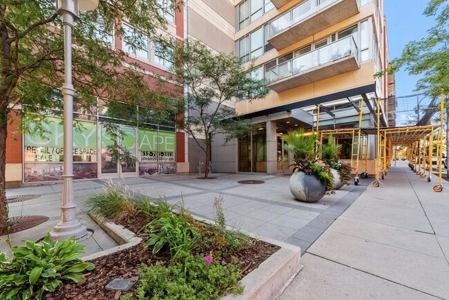 Building Photo - 929 Portland Ave